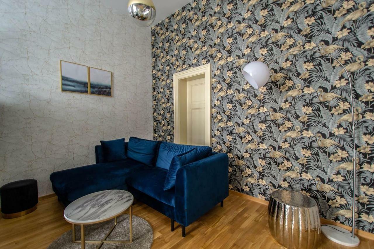 Design 3BDR Apartment in residence, FREE PARKING Praag Buitenkant foto