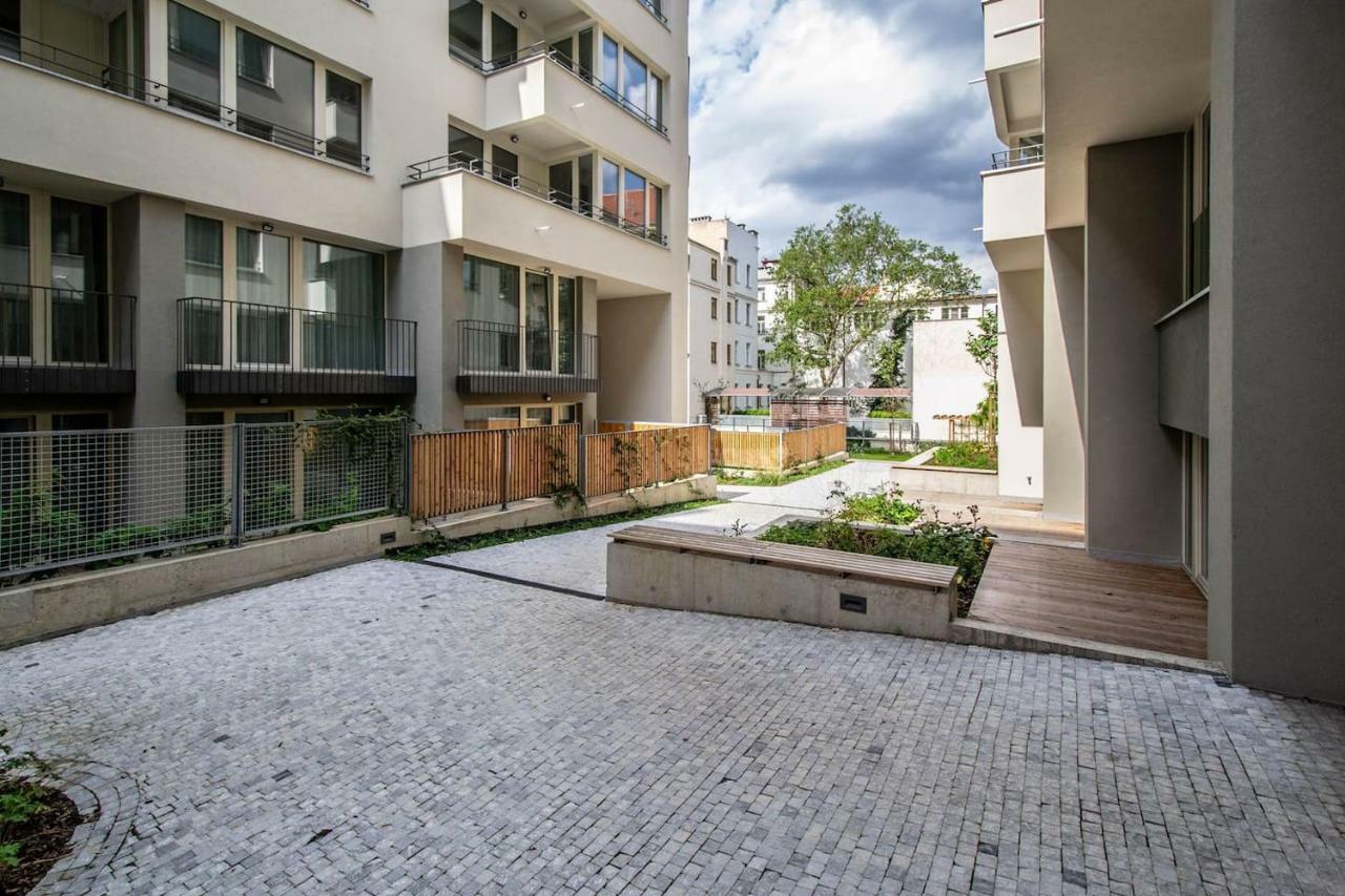 Design 3BDR Apartment in residence, FREE PARKING Praag Buitenkant foto