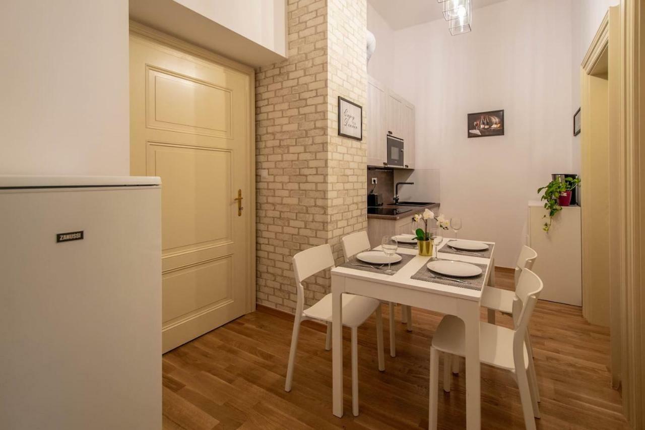 Design 3BDR Apartment in residence, FREE PARKING Praag Buitenkant foto