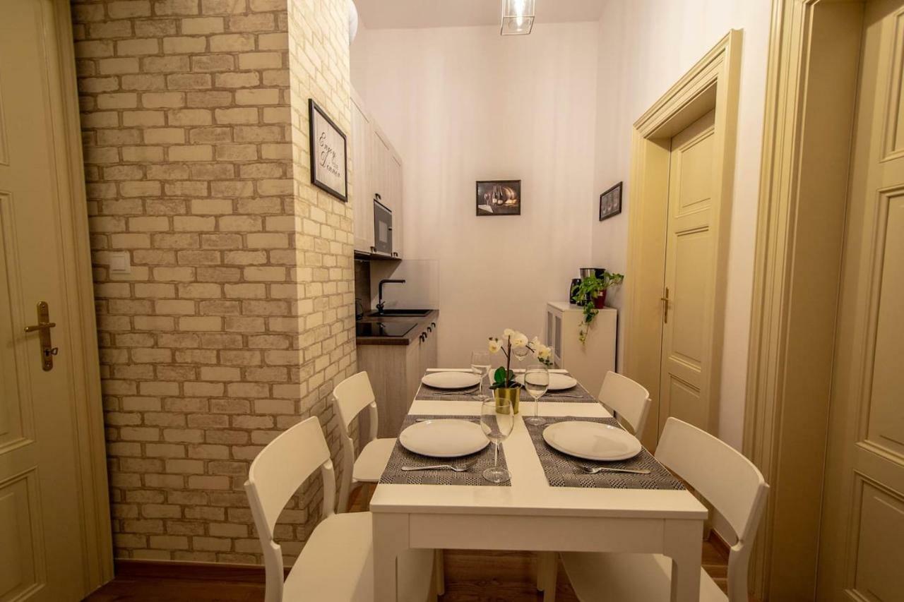 Design 3BDR Apartment in residence, FREE PARKING Praag Buitenkant foto