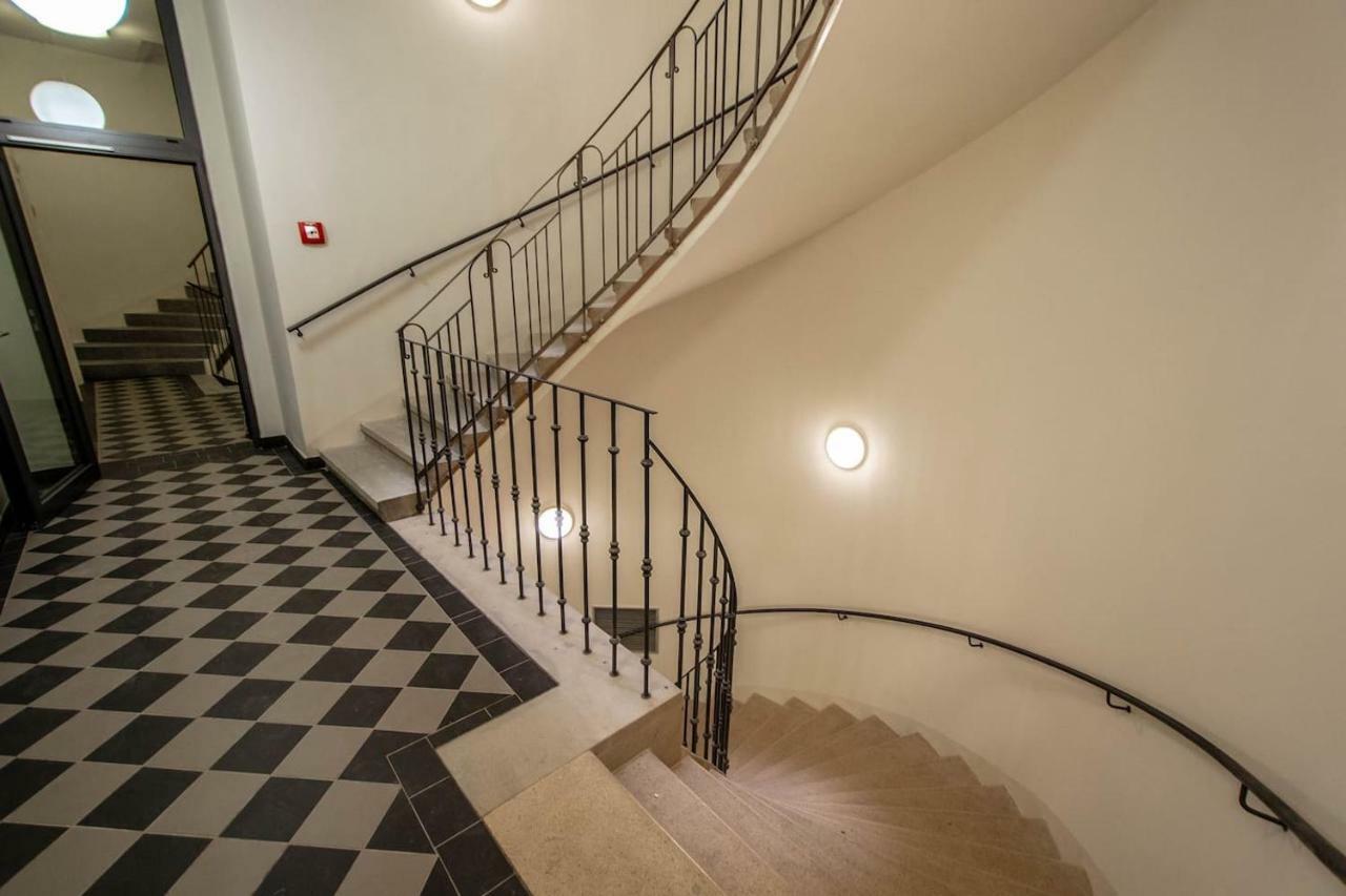 Design 3BDR Apartment in residence, FREE PARKING Praag Buitenkant foto
