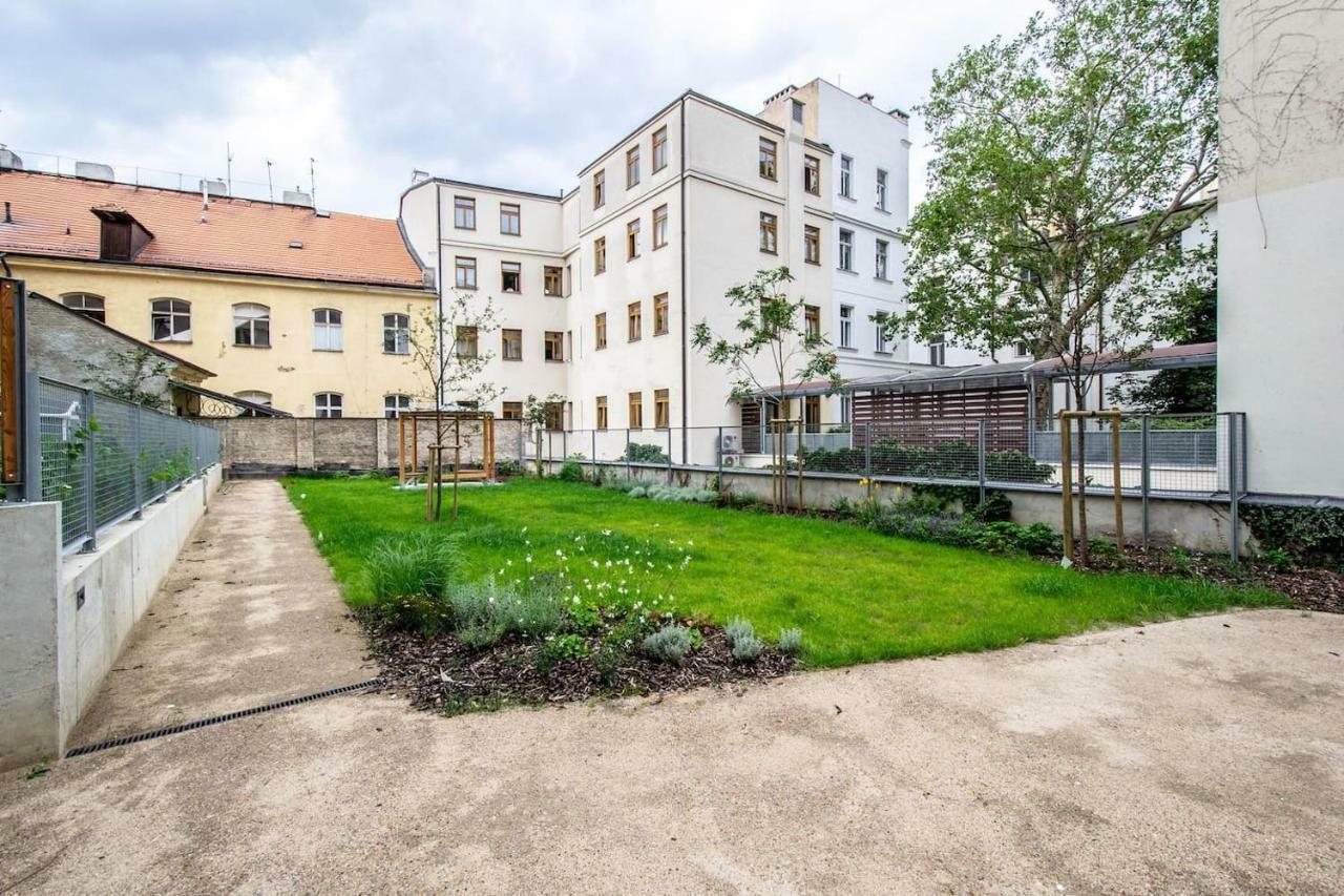 Design 3BDR Apartment in residence, FREE PARKING Praag Buitenkant foto