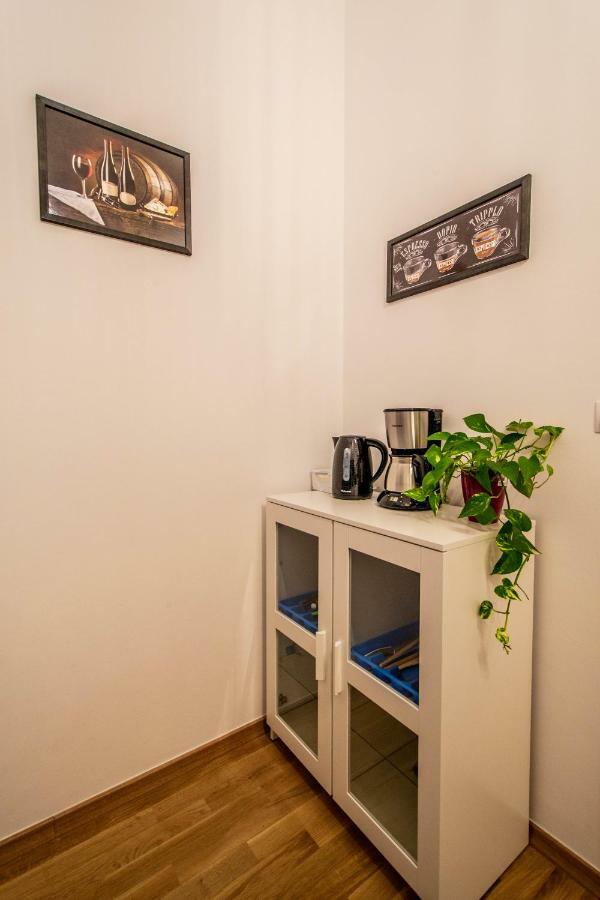 Design 3BDR Apartment in residence, FREE PARKING Praag Buitenkant foto