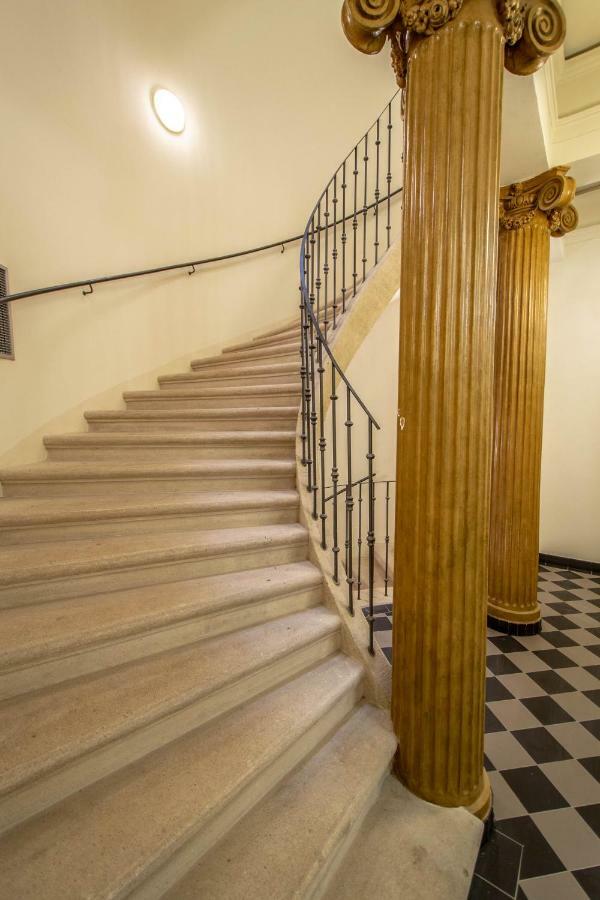 Design 3BDR Apartment in residence, FREE PARKING Praag Buitenkant foto