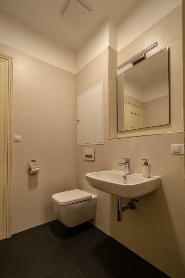 Design 3BDR Apartment in residence, FREE PARKING Praag Buitenkant foto
